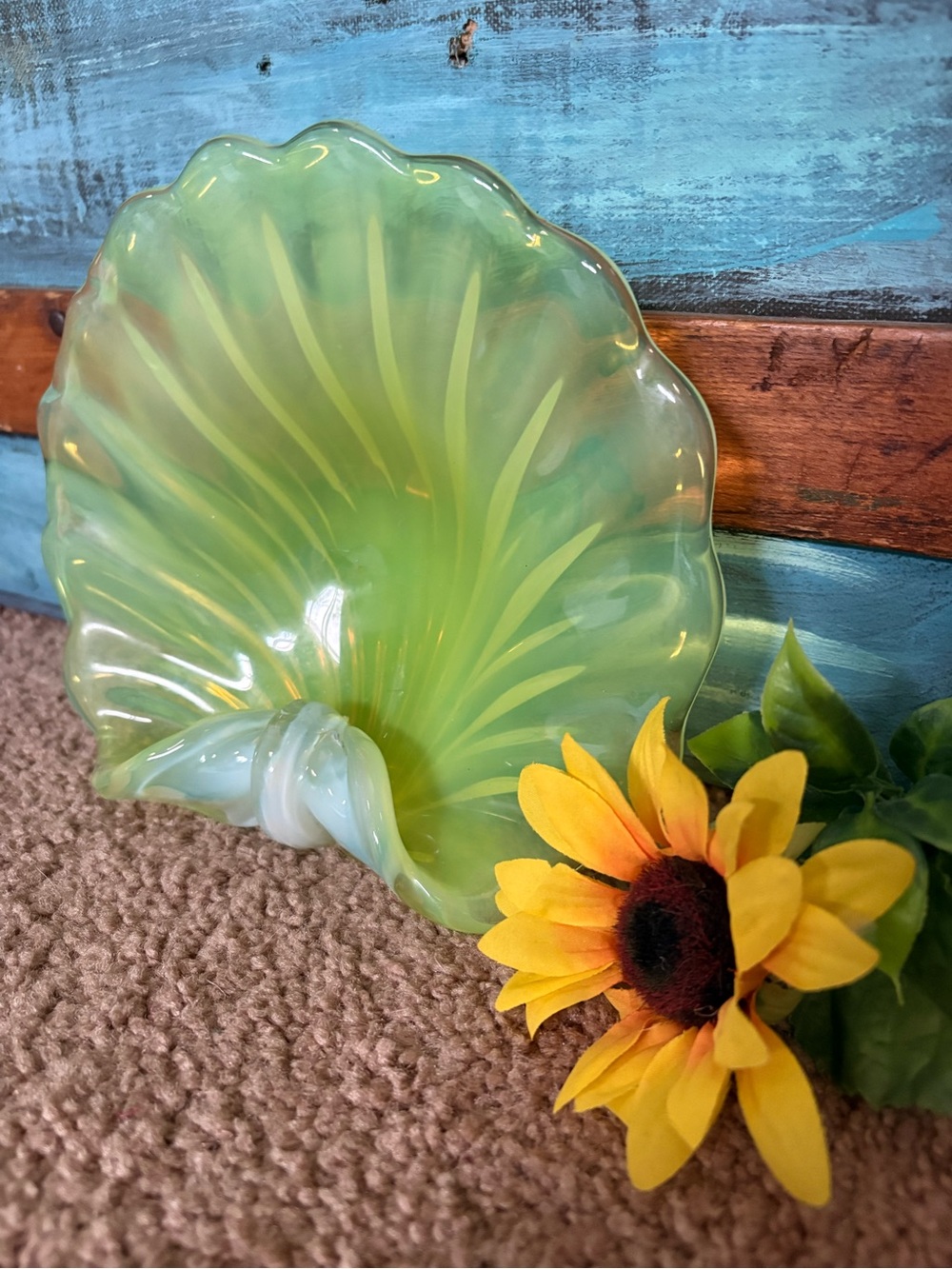 Cenedese Murano Opalescent Lime Green Italian Art Glass Fan Conch Seashell Bowl